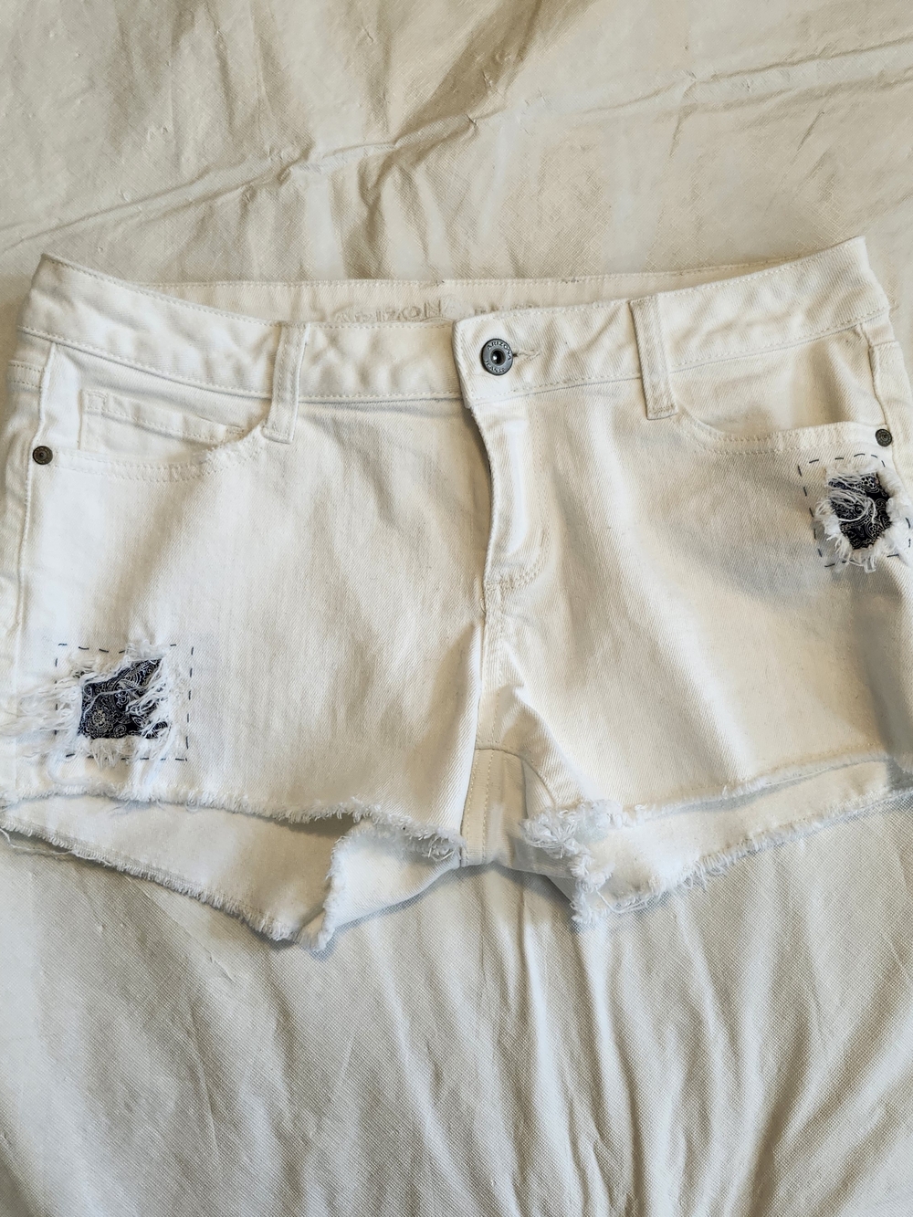 Arizona Jean Company White Distressed Denim Cutoff Shorts with Bandana Patch
